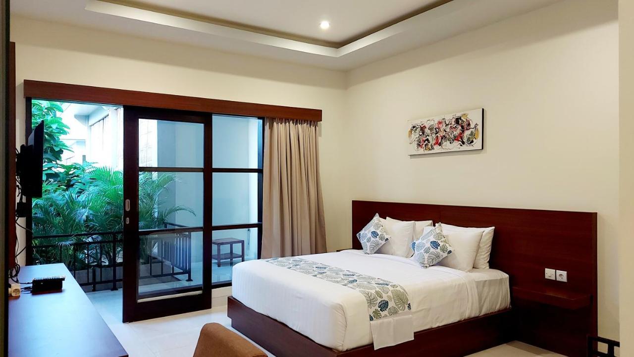 The New Moon Seminyak Hotel Exterior foto