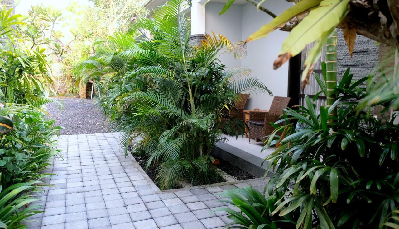 The New Moon Seminyak Hotel Exterior foto