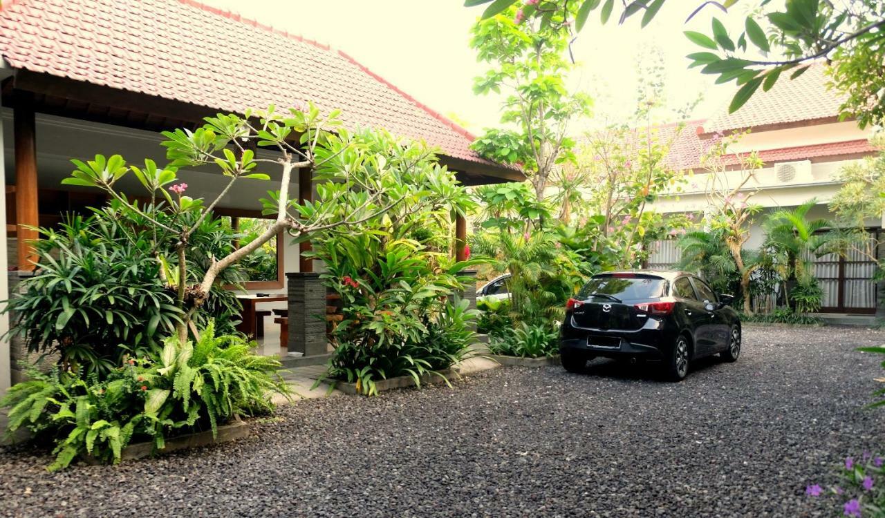 The New Moon Seminyak Hotel Exterior foto